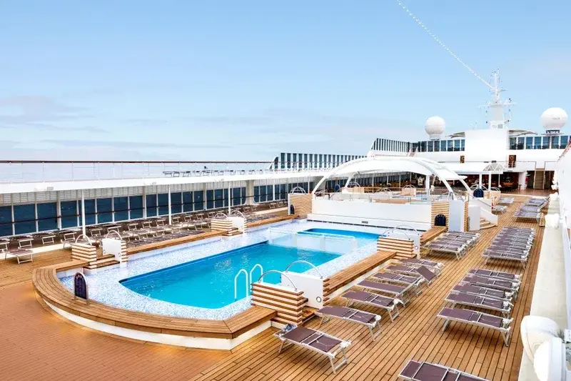 Pool & Sun Deck