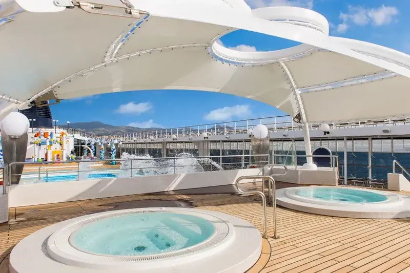 Pool & Sun Deck