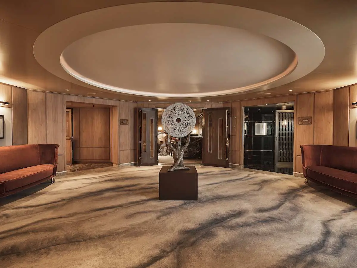 SILVERSEA Silver Moon - image 2
