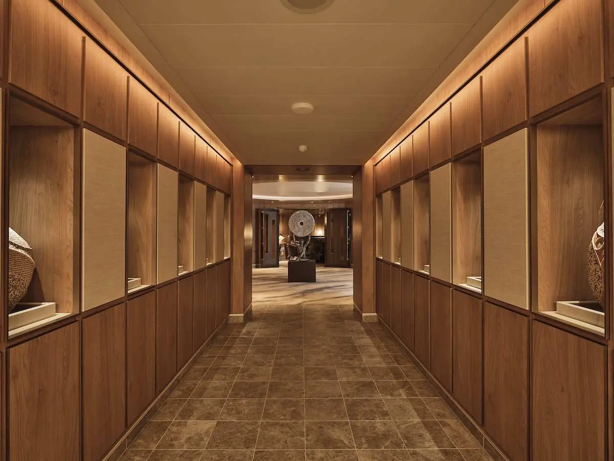 SILVERSEA Silver Moon - image 3